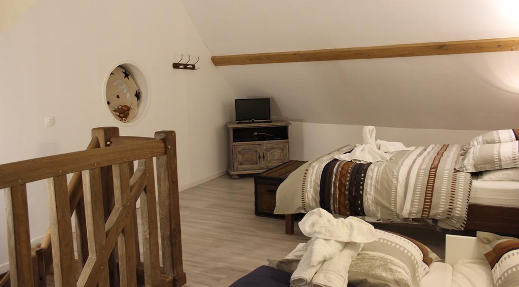 Gites A L'Ombre Des Chenes Châteauvieux Habitación foto