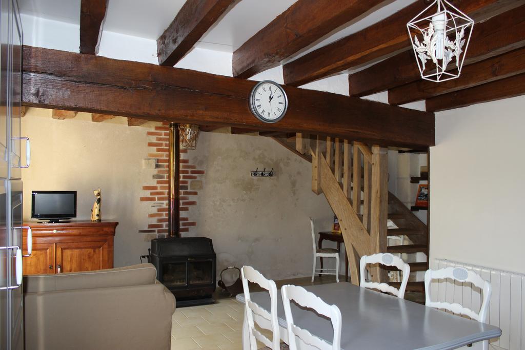 Gites A L'Ombre Des Chenes Châteauvieux Habitación foto