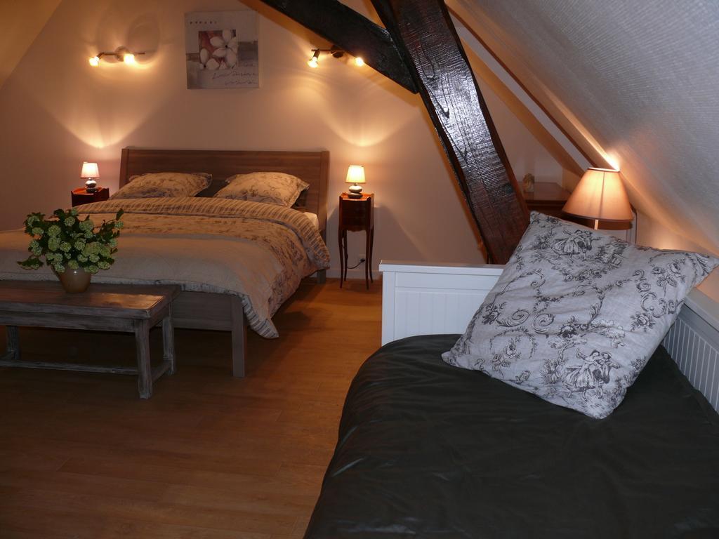 Gites A L'Ombre Des Chenes Châteauvieux Habitación foto